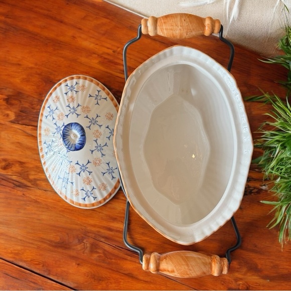 Temp-tations Presentable Ovenware Covered Casserole Dish with Stand - Picture 5 of 13